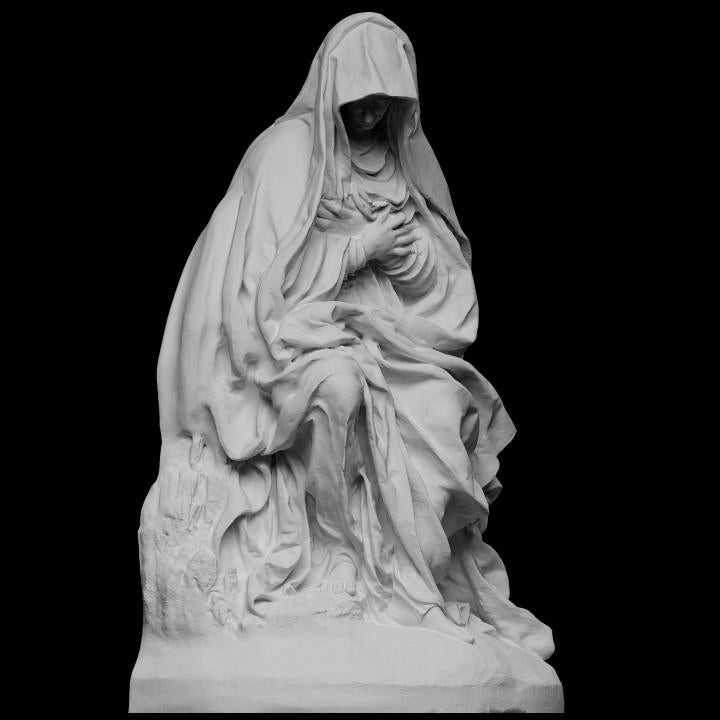 Mater Dolorosa Sculpture: 12K Resin Seated Virgin Mary - Renaissance Style