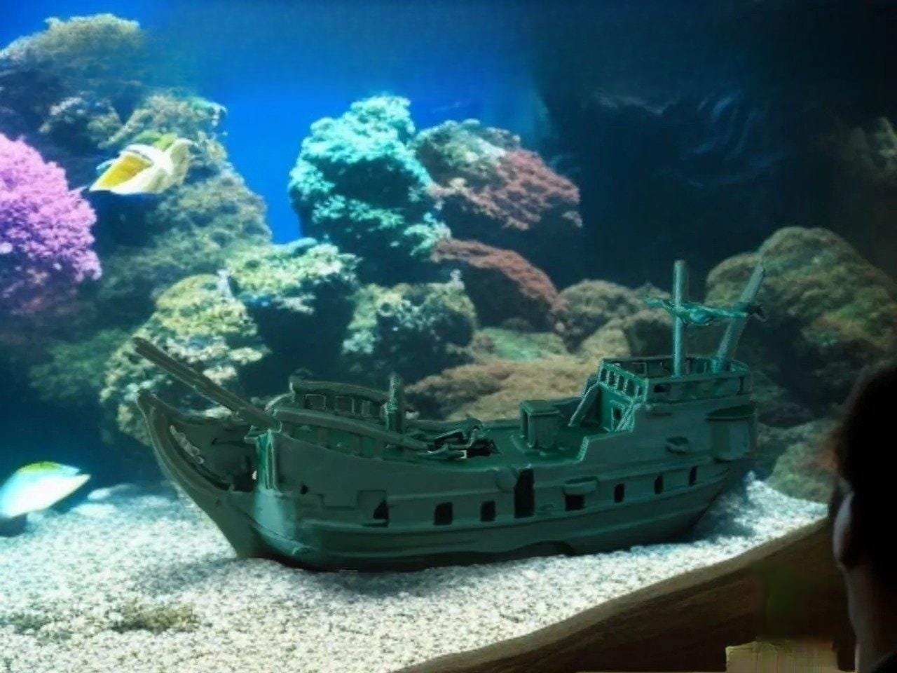 Sunken Pirate Ship Aquarium Decor: Fish Tank Playground