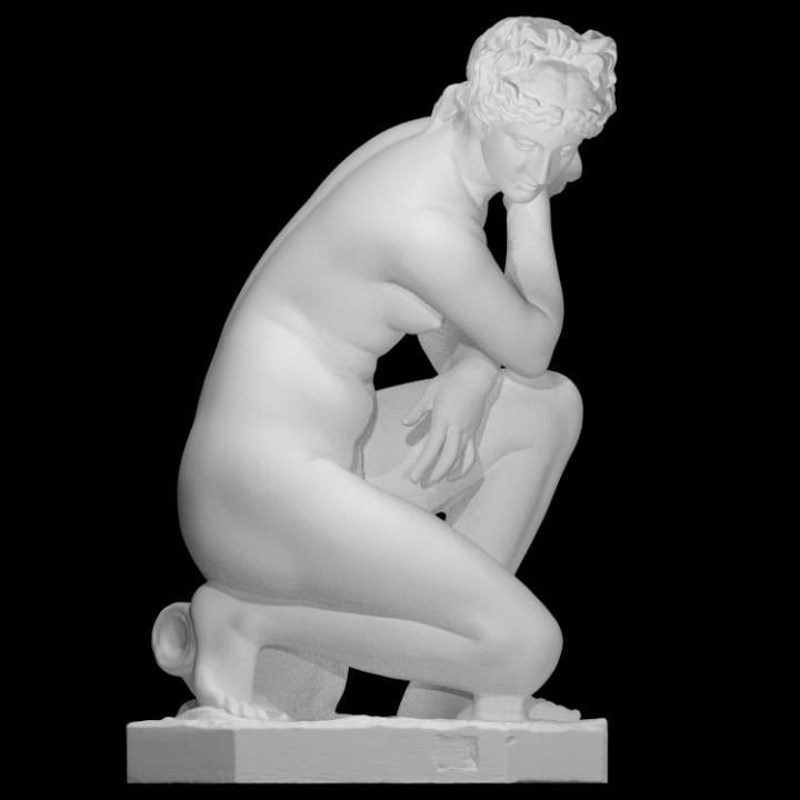 Crouching Venus Sculpture: 12K Resin Hellenistic Aphrodite Statue