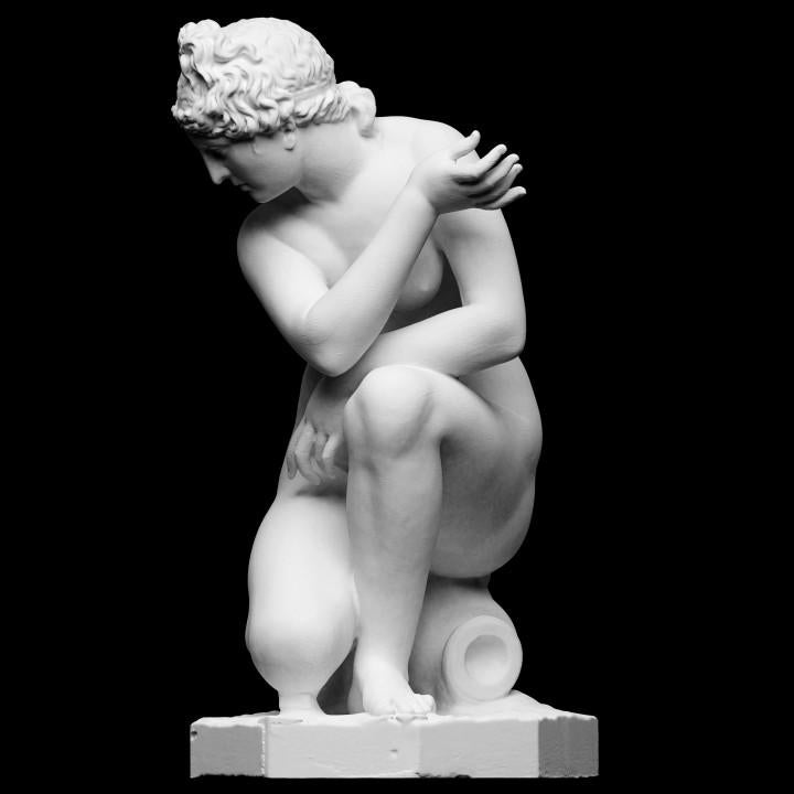 Crouching Venus Sculpture: 12K Resin Hellenistic Aphrodite Statue