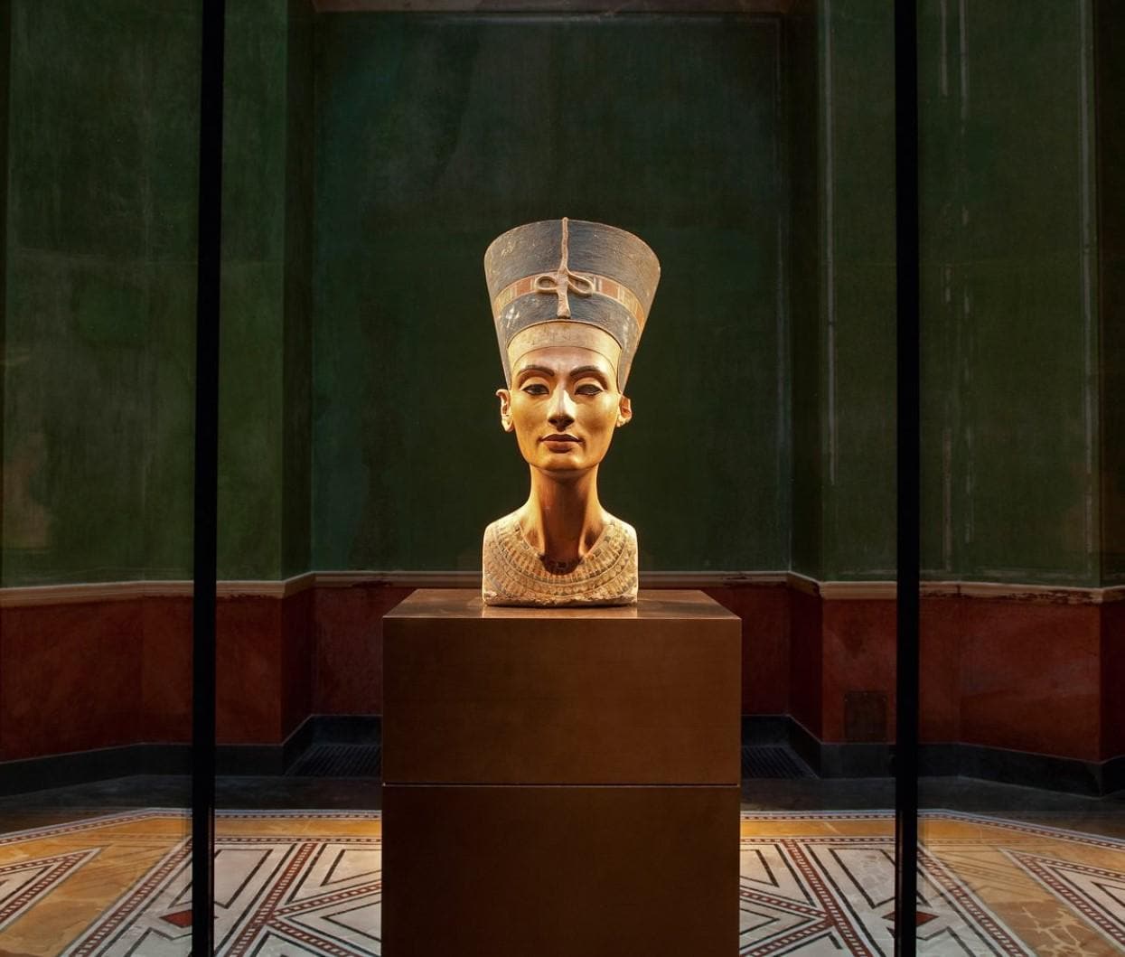 Nefertiti Bust Replica - Neues Museum | Egyptian Queen Statue | Ancient Egypt Home Decor | 12k Resin or Marble composite