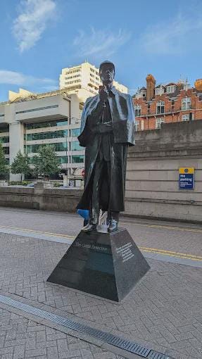 Sherlock Holmes Statue | Baker Street Detective | Book Lover Gift | 12k Resin or Marble composite PLA